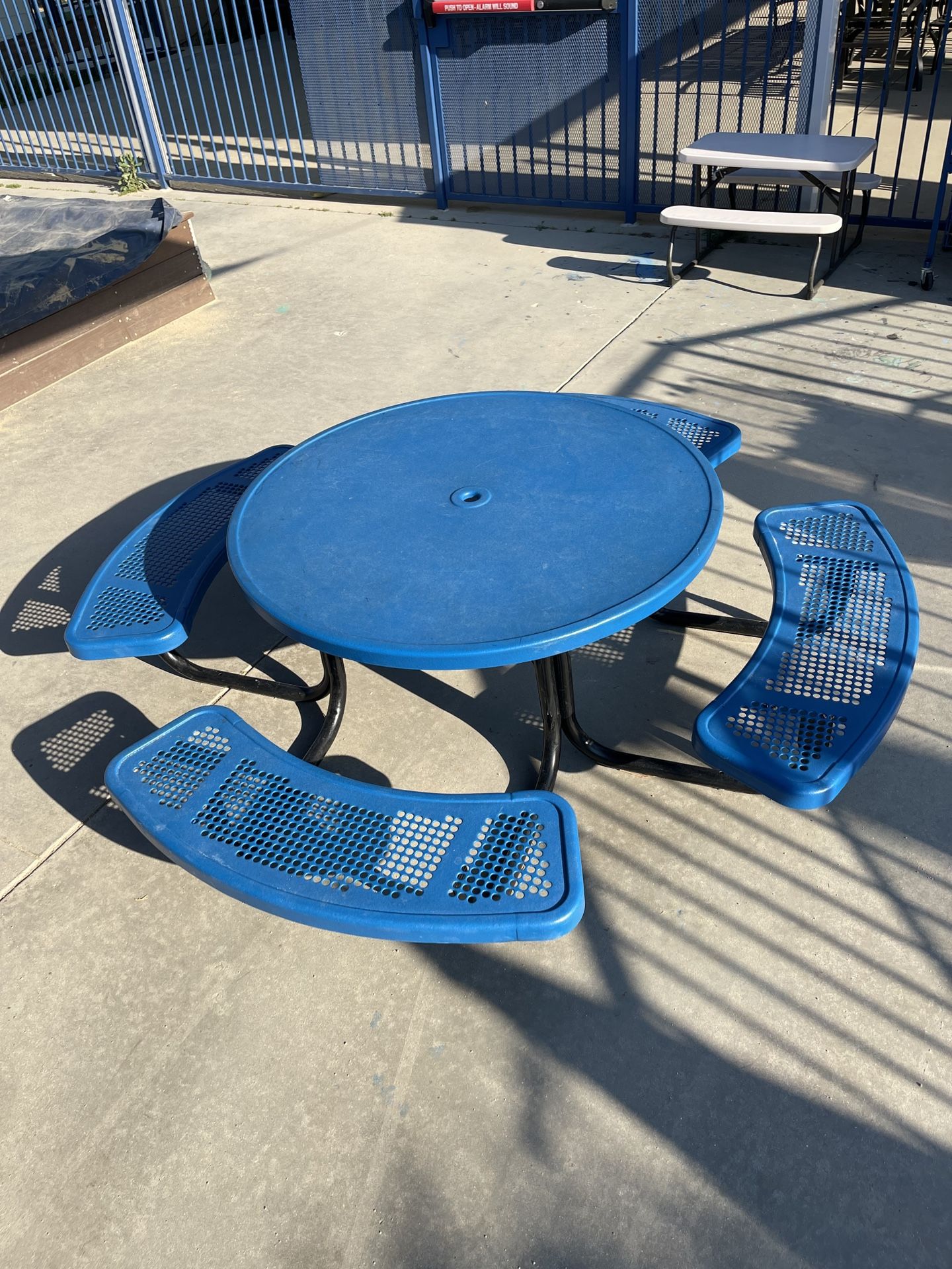 Round Picnic Table