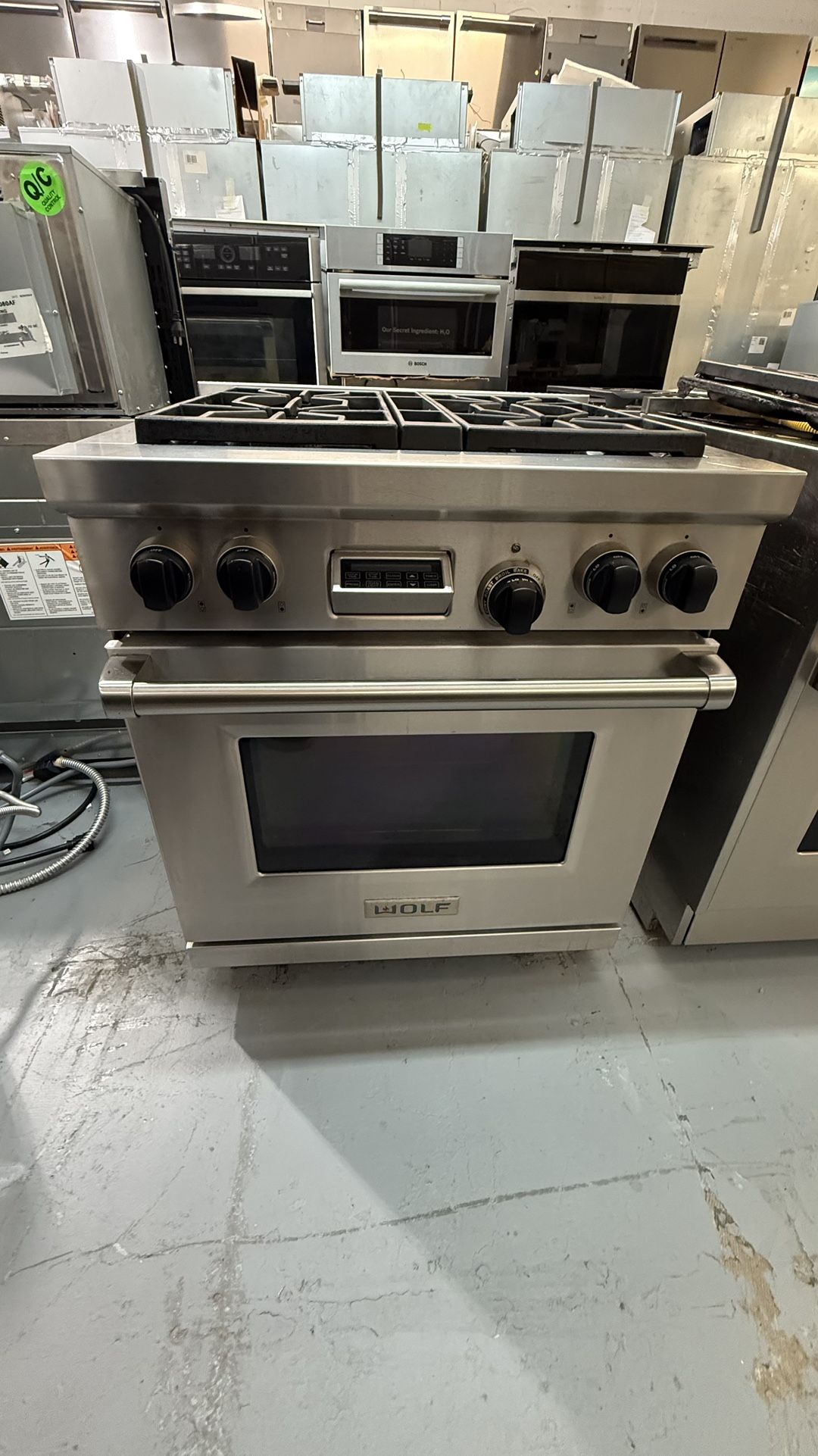 🔥 Wolf 30”Dual Fuel Range with Charbroiler – Model DF364C 🔥