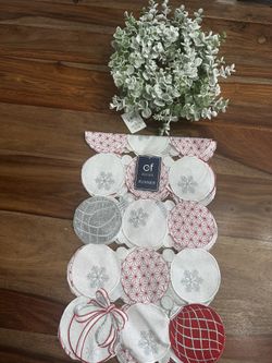 Table Runner, Decoration 