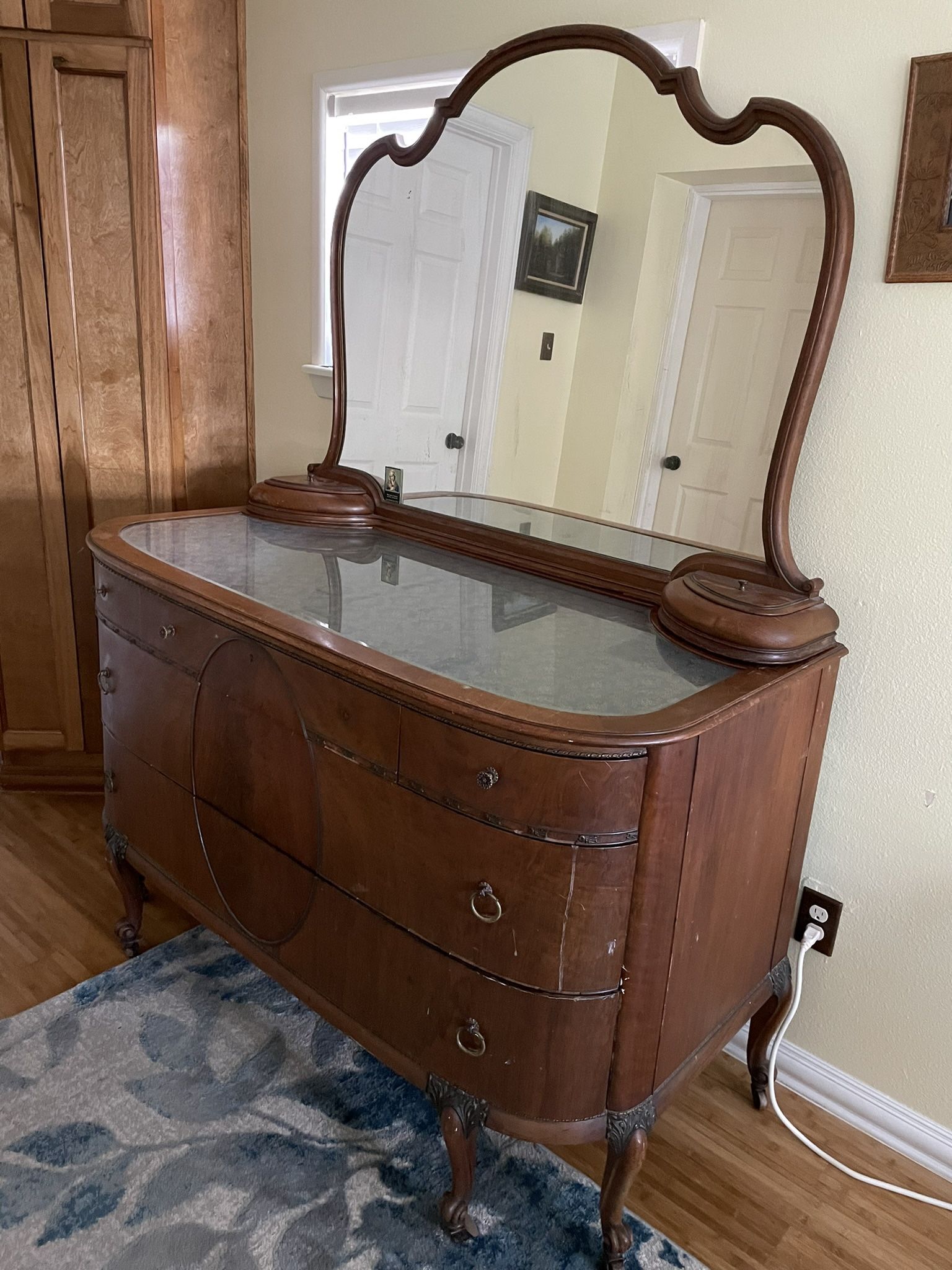 Antique Art deco Dresser Or Vanity