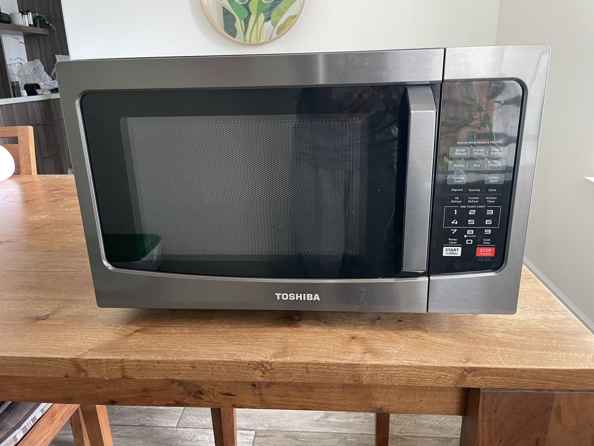 Toshiba 1.2 cu. ft. Microwave – Excellent Condition, Big Savings!