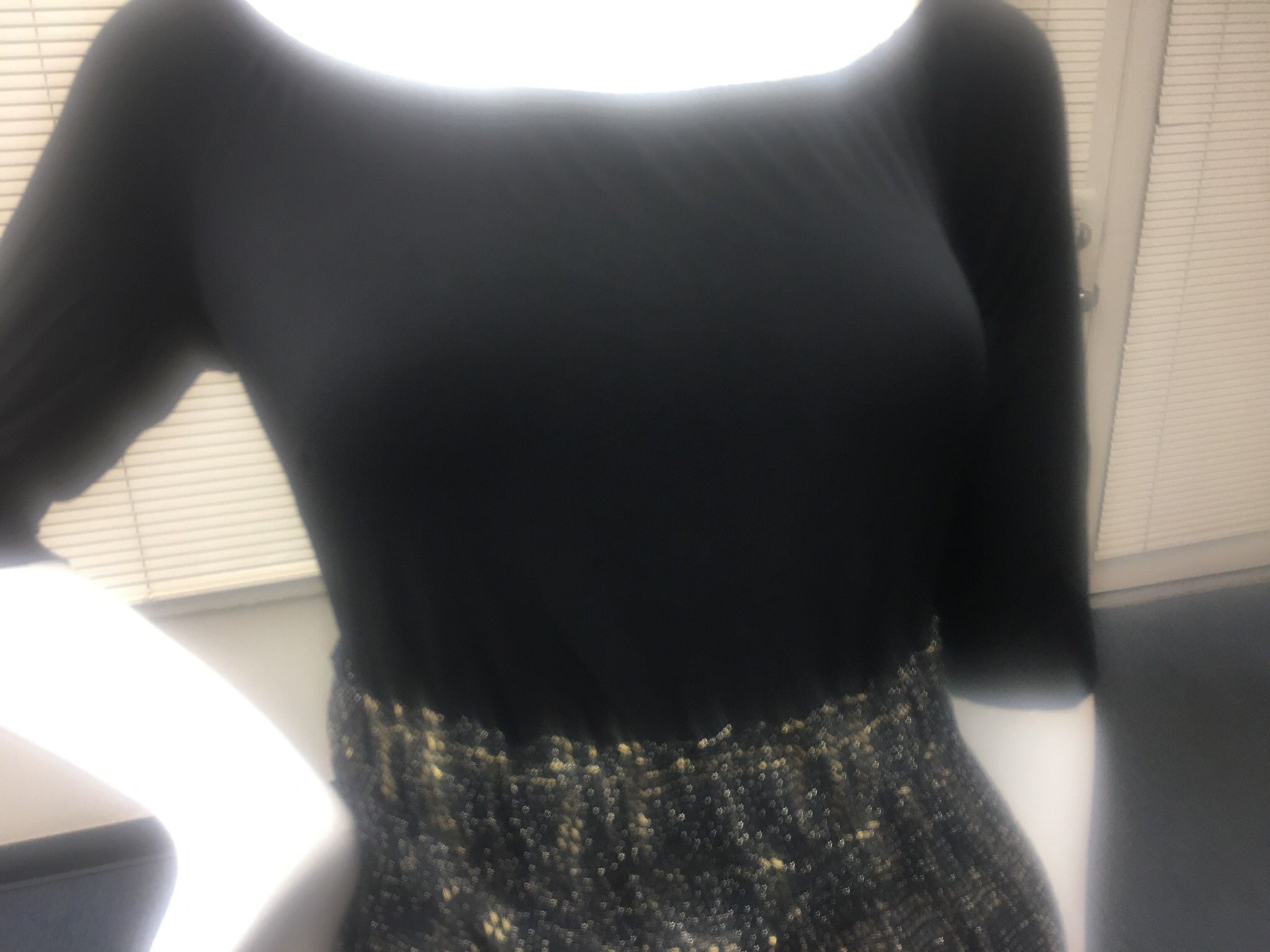 Venus Black & Gold Long-Sleeve Jumper - Medium
