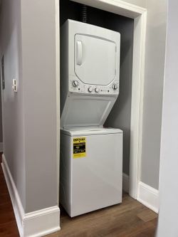 Large Stackable washer and dryer fits a king size comforter