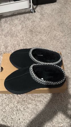 BLACK UGGS- LOW TOP NEW