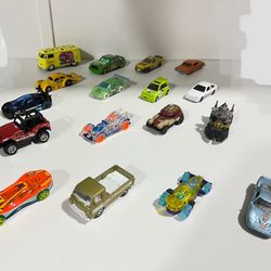 Hot Wheels  MISCELLANEOUS TOY FIGURES LOT  CARS 