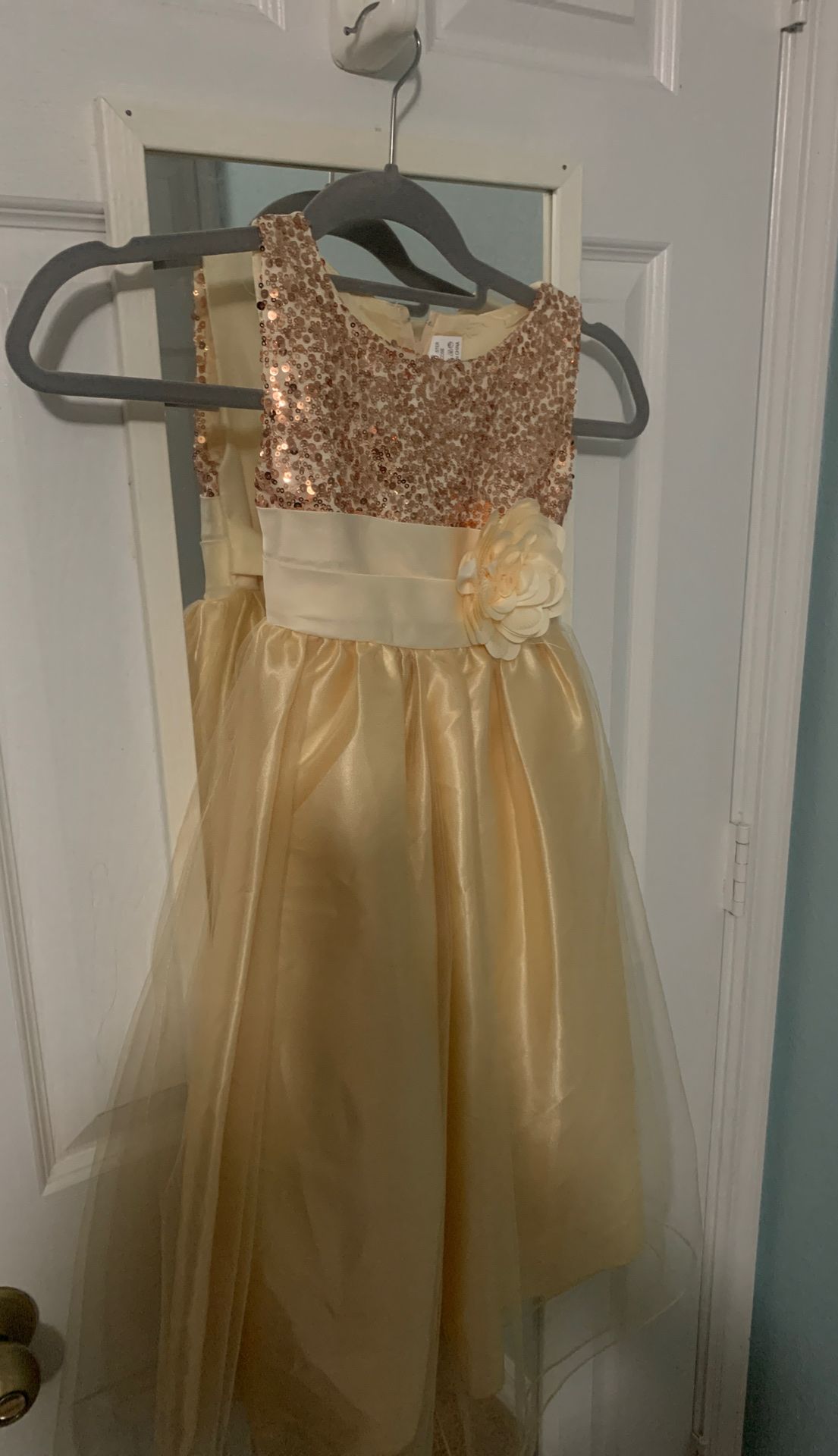 Girl dress size 4