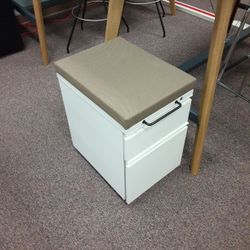Rolling 2 Drawer Locking Drawer File Cabinet 