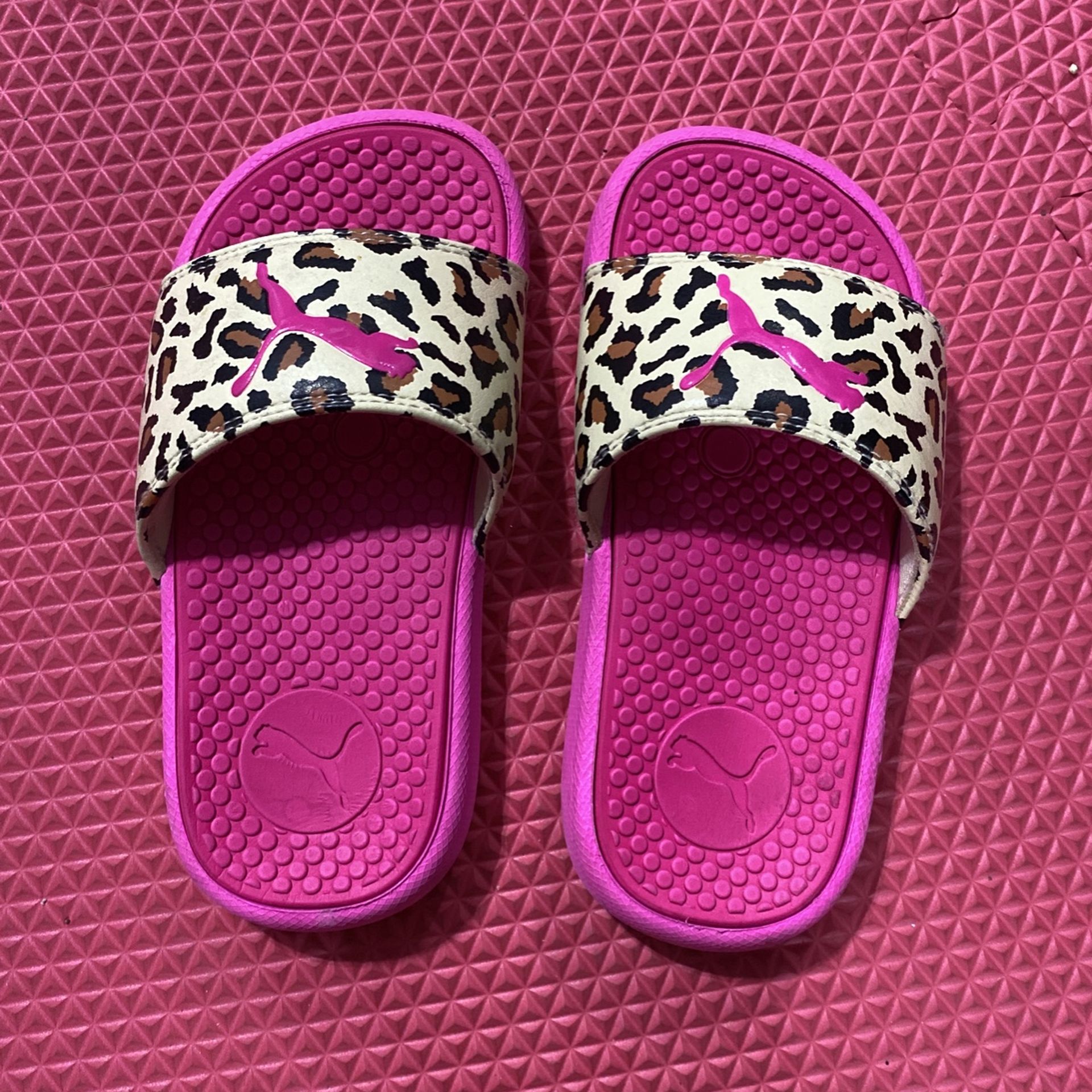Girl’s Puma Slippers/slides Size 11