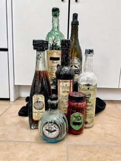 HALLOWEEN PROPS/ DECOR