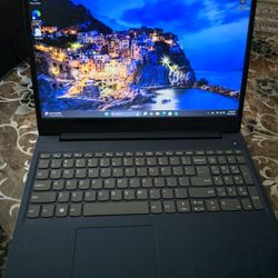 Laptop LENOVO
