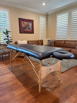 Earthlite Portable Massage Table with Face Cradle