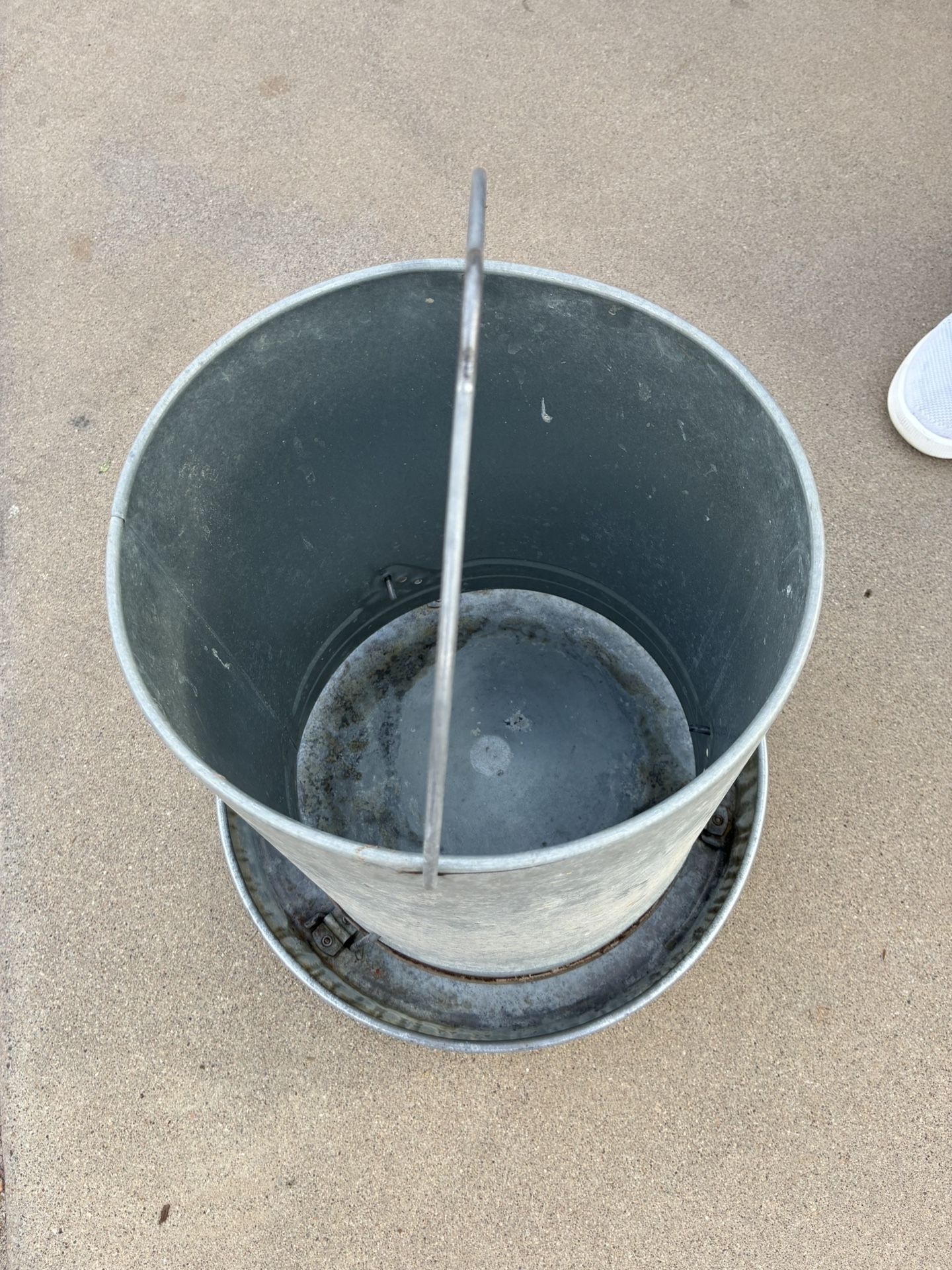 Hanging Poultry Feeder with Cover