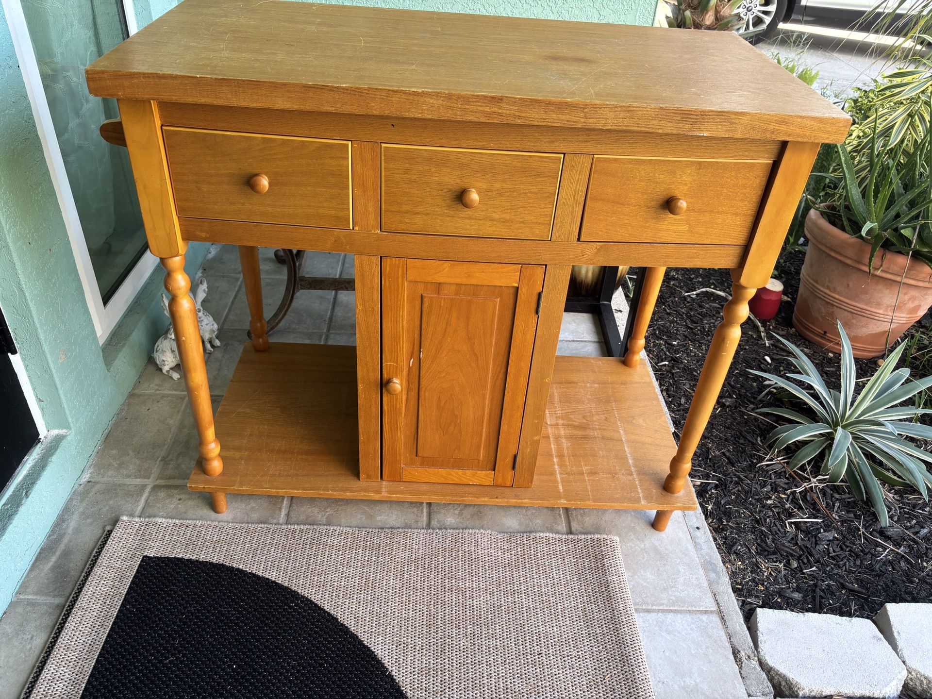 Kitchen Island   41 Inches Long 20 Inches Wide 37 Inches High 