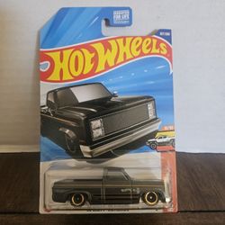Hot Wheels Hot Trucks '83 Chevy Silverado Black