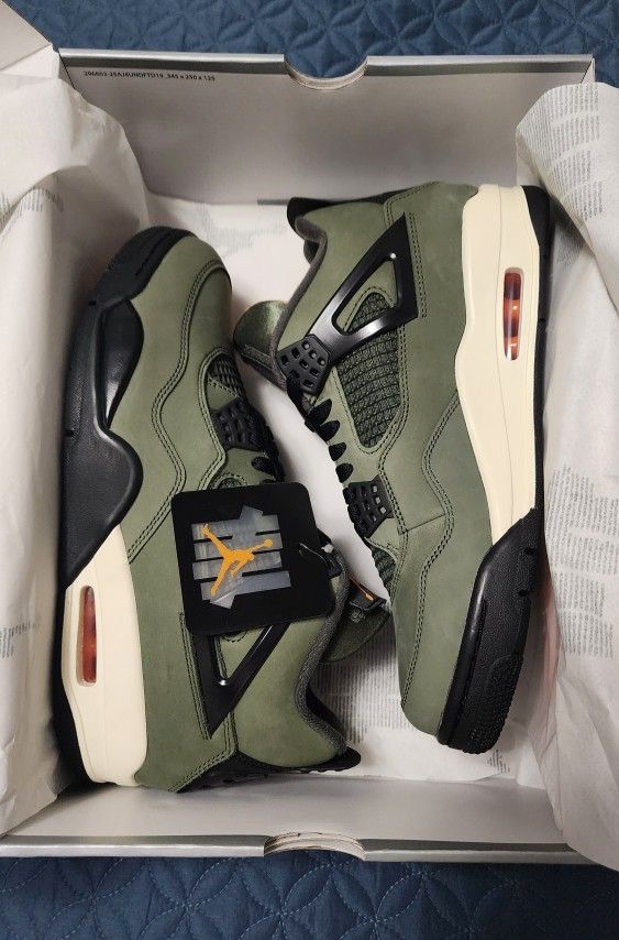 Air Jordan 4 x Undefeated Size 9.5 Men