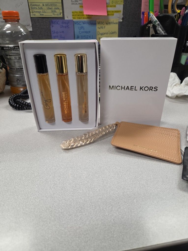 Michael Kors Women's Gift Set & Wristlet Wallet 