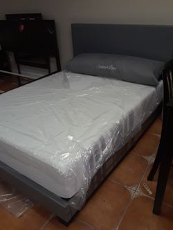 New queen bed box spring and it 12 inch memory foam mattress