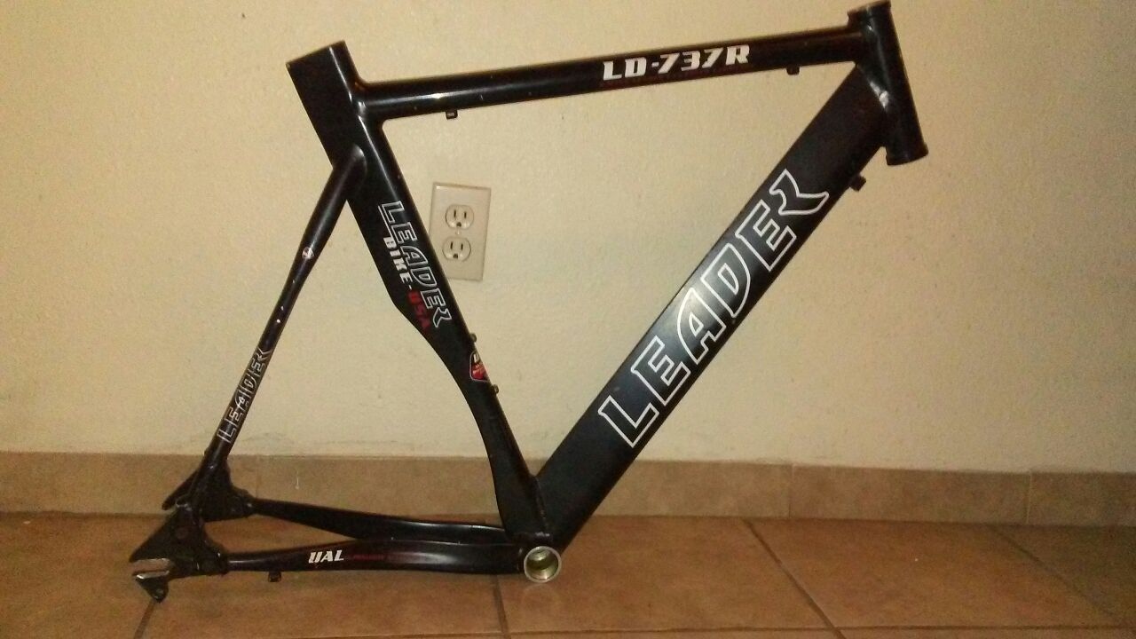 LD 737R racing leader
