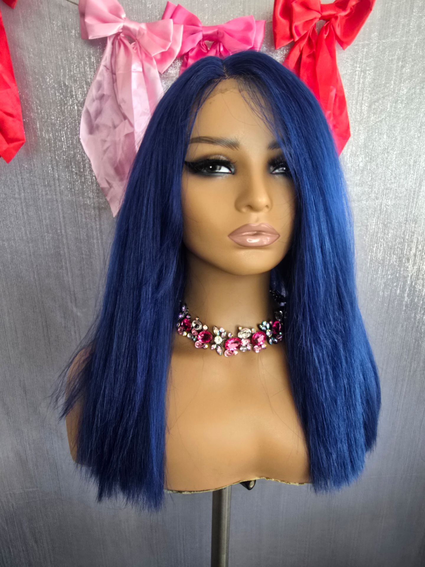 Pre-own synthetic hair wig blue lace front 16"