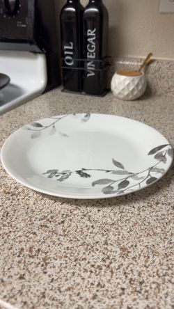 12 piece Corelle set …5 bowls….all glasses