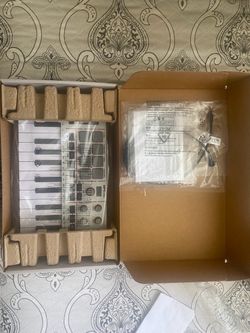 MPK Mini Keyboard, Rockville Mic, MR-8