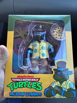 TMNT Vacation Leonardo Action Figure