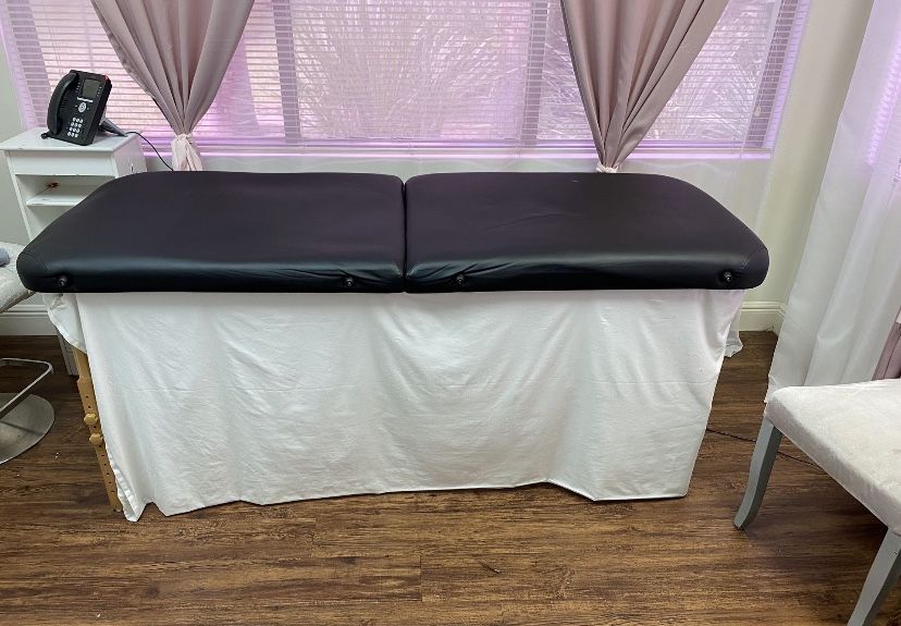 Massage Bed/ lash bed