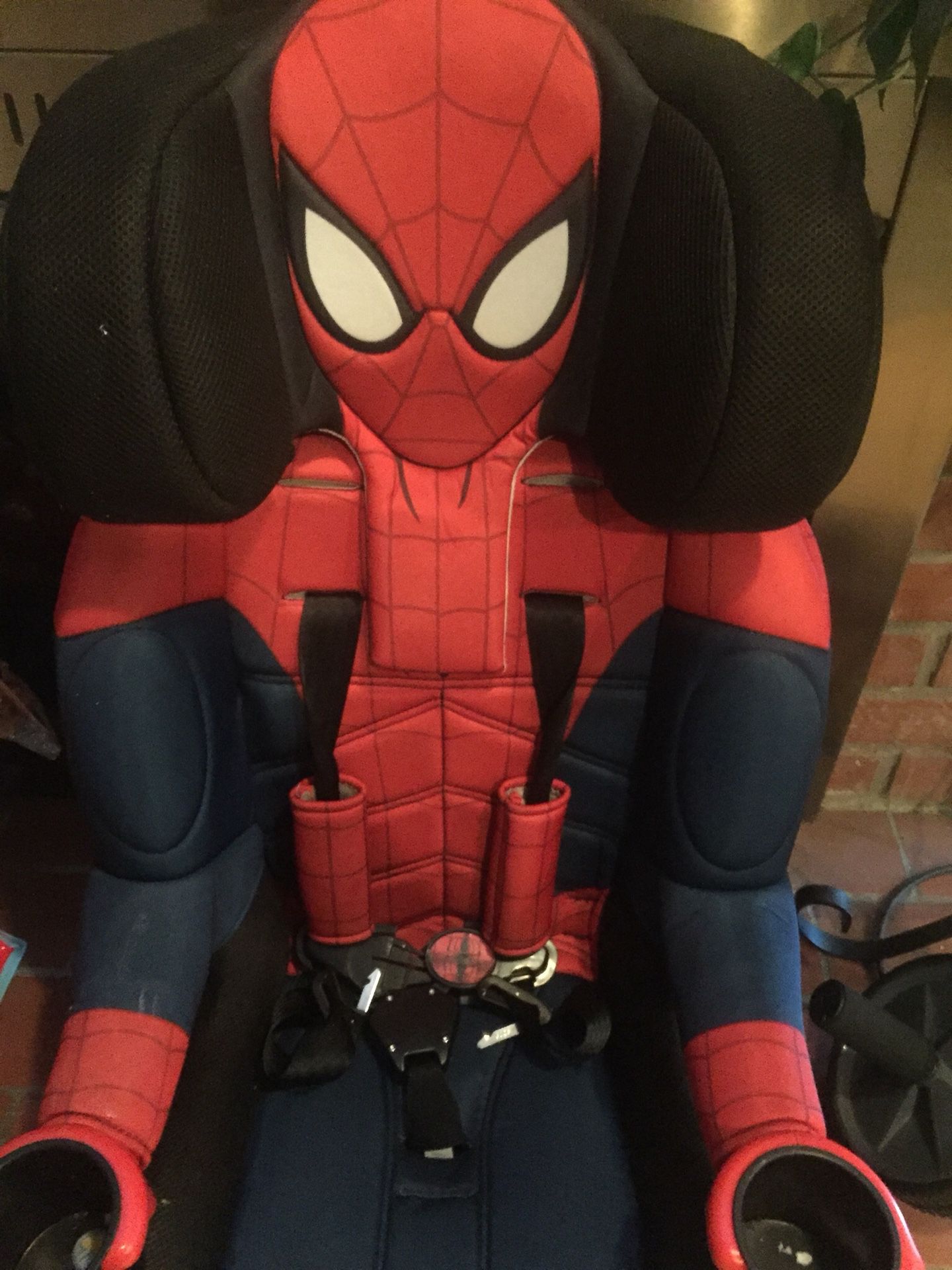 Kids Embrace Marvel Ultimate Spider-Man Car Seat