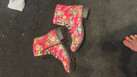 Kali Women’s Boots Size 11