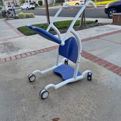 Sit to stand lifts