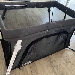Guava Lotus Travel Crib