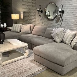 Avaliyah Ash 3-Piece Left-Arm Facing Sectional With Chaise
Ashley Furniture$10 Down Payment And Financing Available