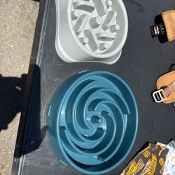 dog bowls 
