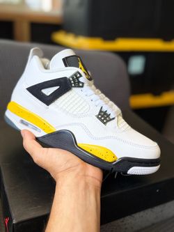 Jordan Retro 4 men size 7. 8.  9.  9.5.  10.5. 11.
