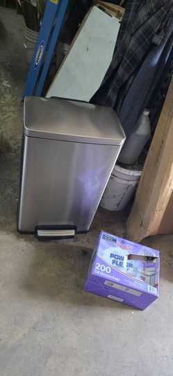 STAINLESS STEEL 13 GALLON TRASH CAN W/BAGS