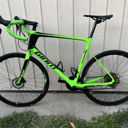 Giant Advanced Disc Carbon Road Bike XL 58cm Very Nice! 