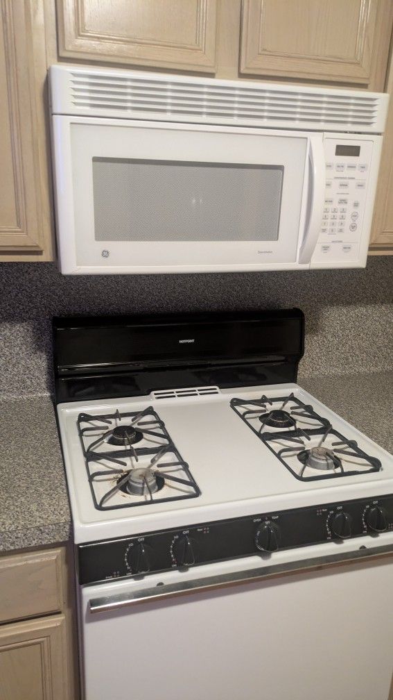 Hot Point Gas Stove And Dishwasher Machine Both Works Just Upgradedas They Are $100 For Both Las 2 Sirven. Como Estan $100 Pickup 77338 las 2 Srur
