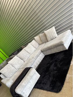 Nice sectional sofa couch (DELIVERY AVAILABLE)