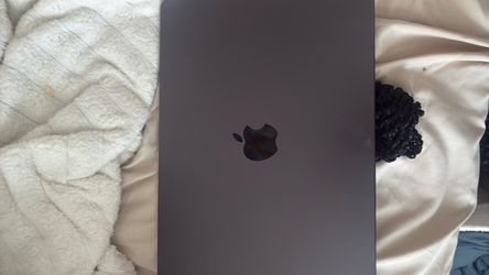 MacBook Pro M5 ( new condition )