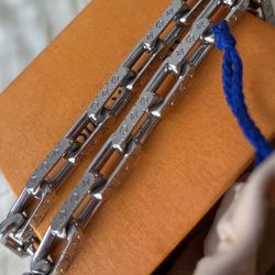 louis vuitton monogram chain w receipt / box 