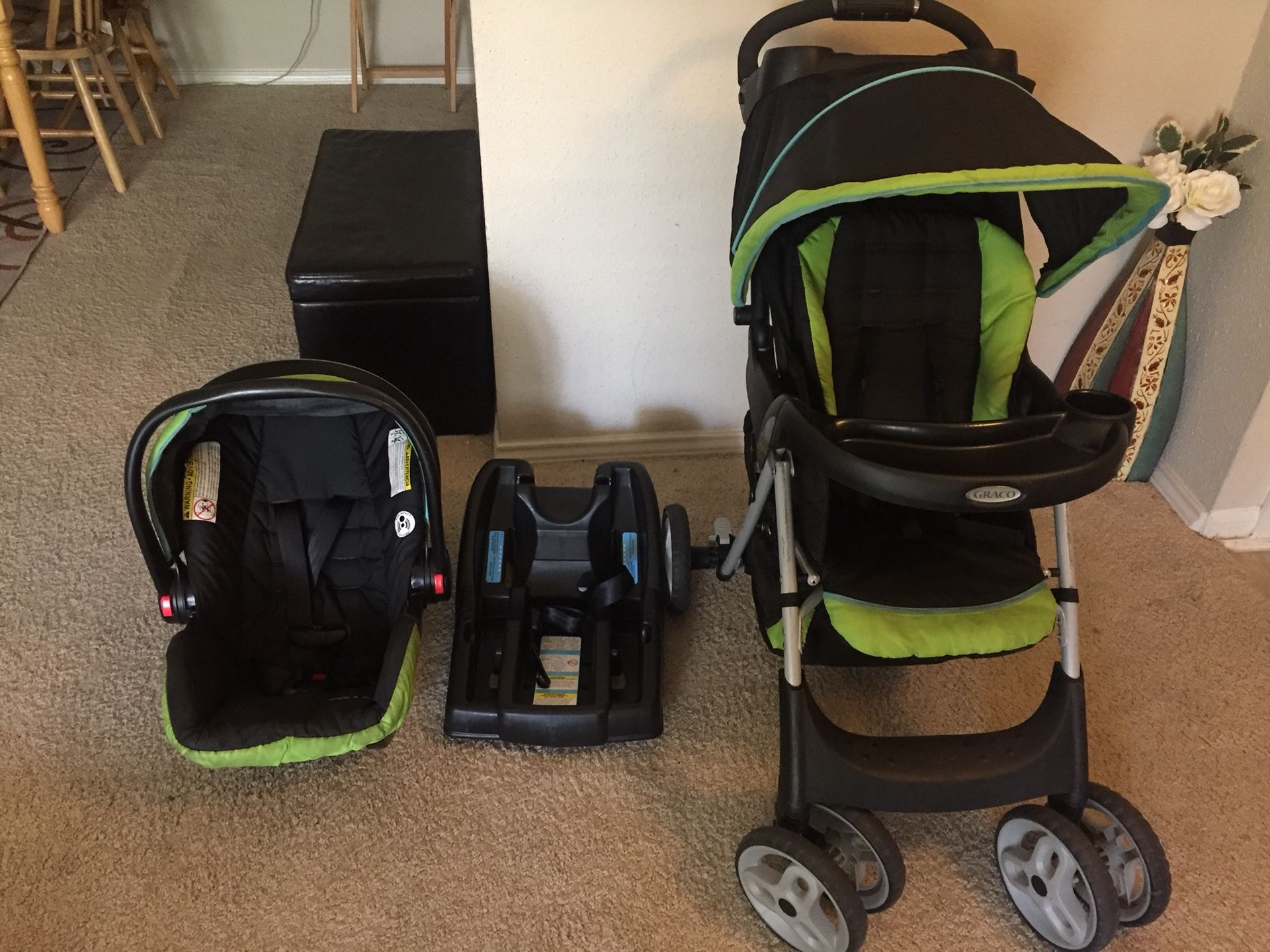 Graco Comfy Cruiser ClickConnect Travel System(Stroller, CarSeat, car seat base) Model 1918632 Snug ECK 30