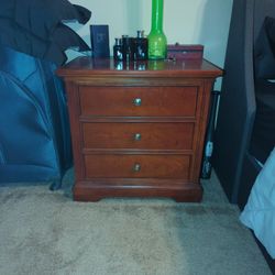 Nightstand *ITEM MUST GO OR WILL BE DONATED