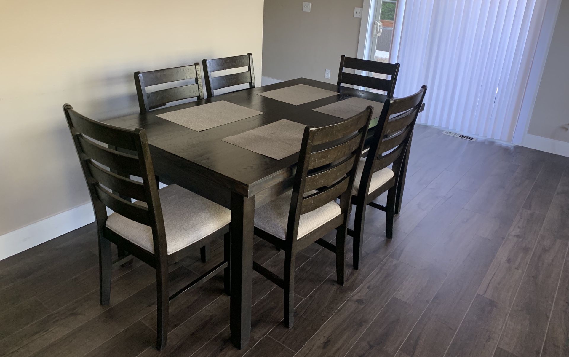 Kitchen table and chairs for 6 people