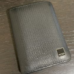 tumi wallet - used - no box
