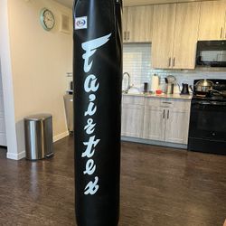 Fairtex Heavy Bag and Hydraulic Mount