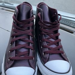 Converse Women’s. 8.0.  Like New 