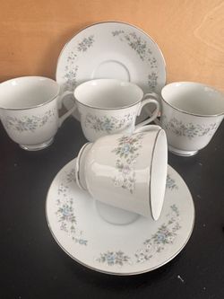Set of 4 matching teacups and Saucers