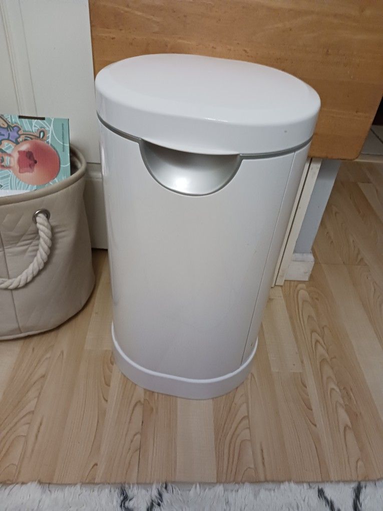 New Munchkin Metal Diaper Pail 20 Firm Paid 119