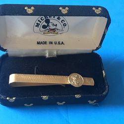 Vintage Disney Mickey Mouse Playing Golf Gold Tie Bar RARE w/ original Case