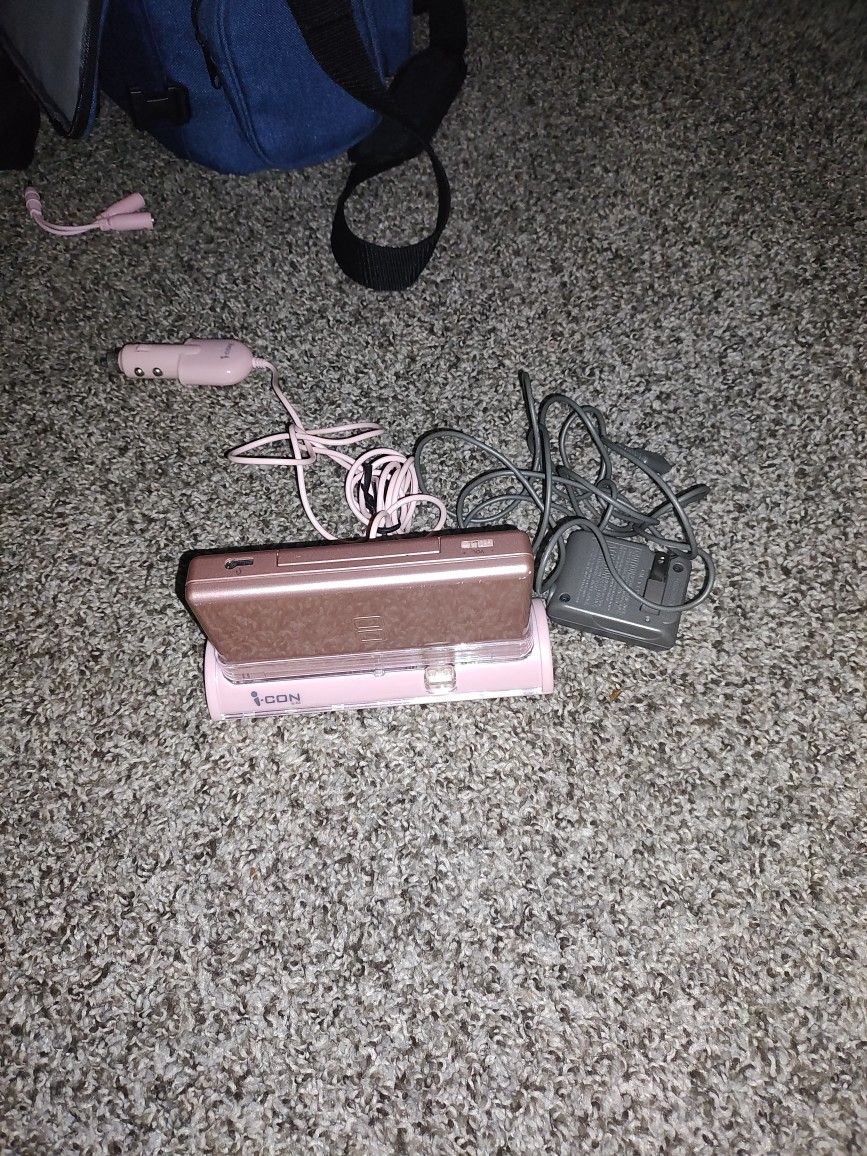 Nintendo DS With Icon Charger Dock